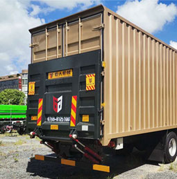 汽車尾板 汽車尾板