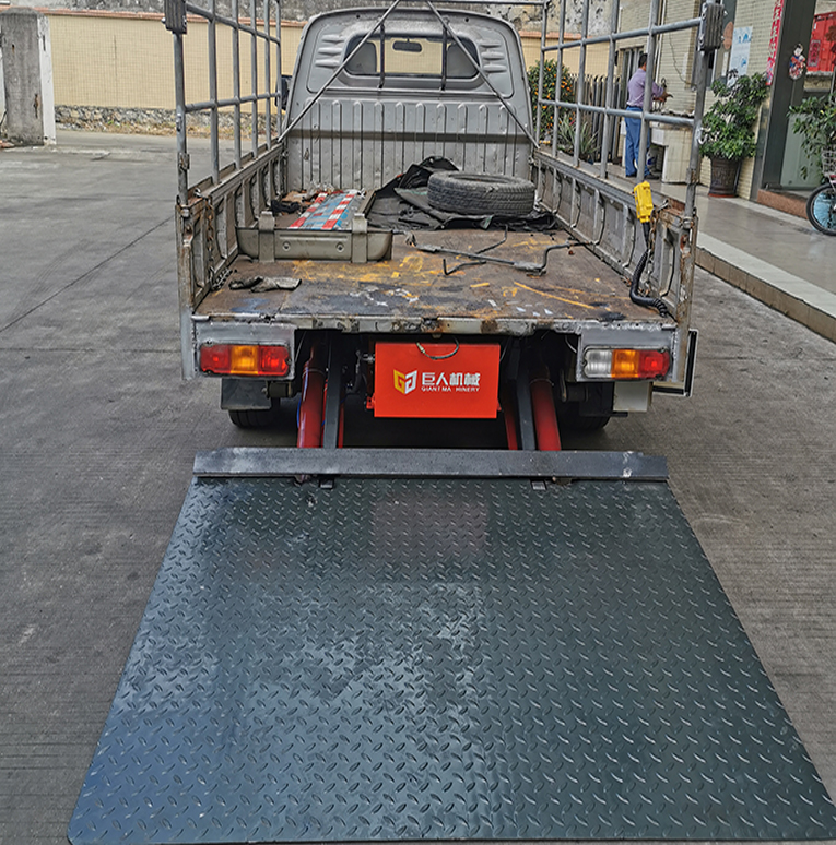 Micro truck tail plate